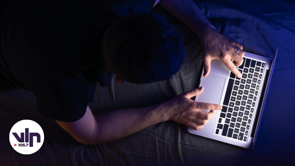 Usuarios de X emplean Grok para generar contenido pornográfico a partir ...